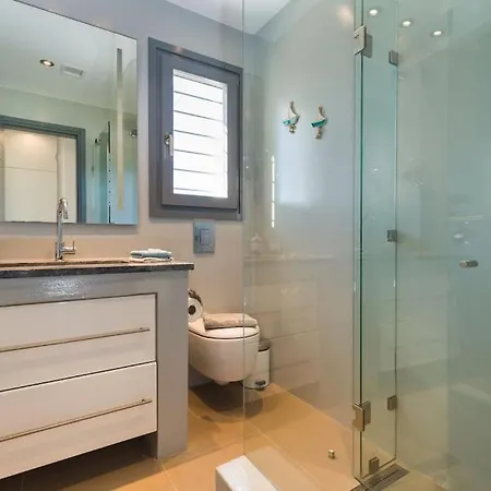 Gaia, Unique Villa, Private Pool & Tennis Court & Boules