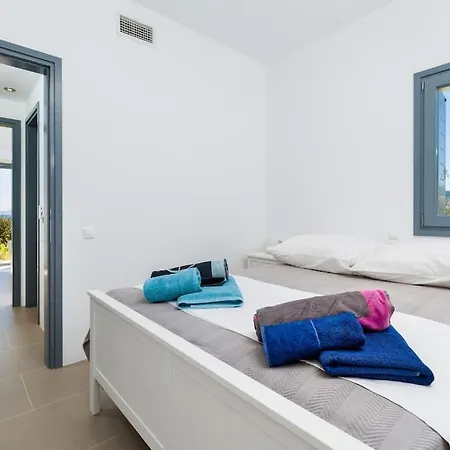 Gaia, Unique Villa, Private Pool & Tennis Court & Boules Villa *