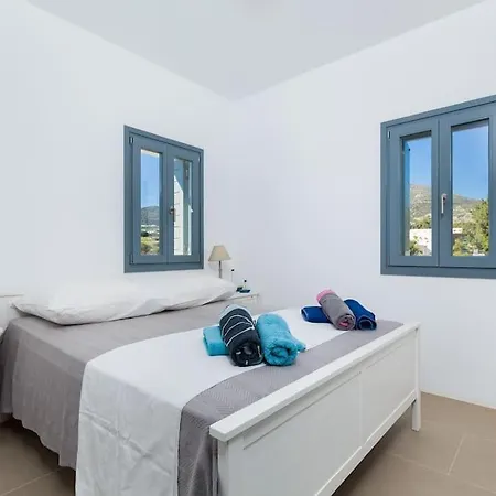 Gaia, Unique Villa, Private Pool & Tennis Court & Boules Páros