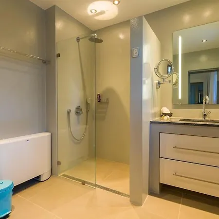 Villa Gaia, Unique Villa, Private Pool & Tennis Court & Boules *