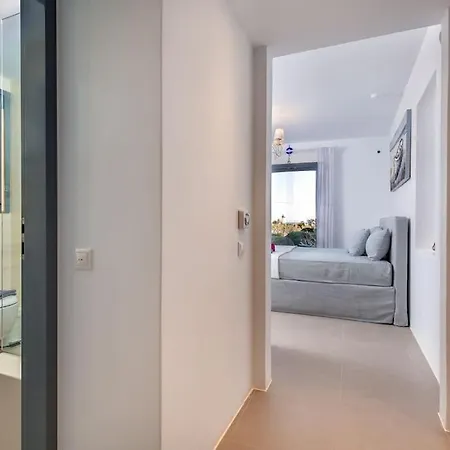 Gaia, Unique Villa, Private Pool & Tennis Court & Boules