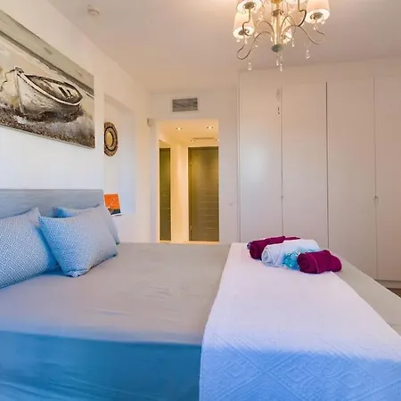 Villa Gaia, Unique Villa, Private Pool & Tennis Court & Boules *