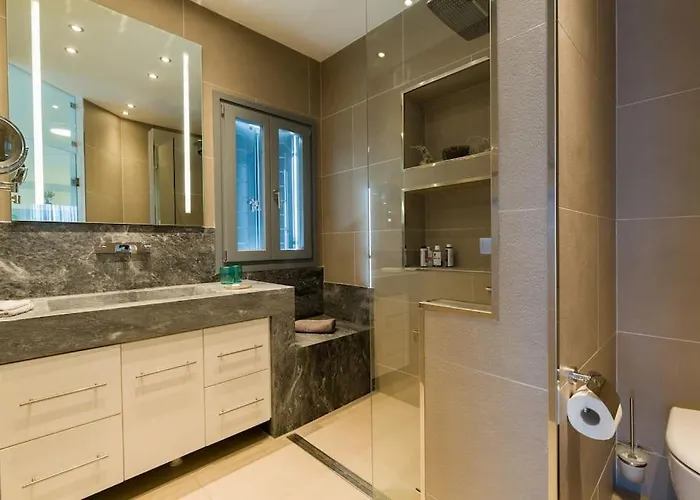 Gaia, Unique Villa, Private Pool & Tennis Court & Boules Villa