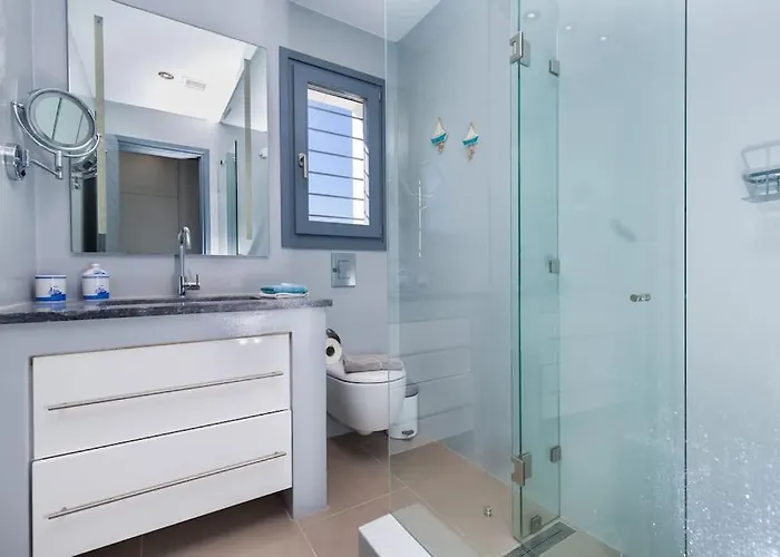 Gaia, Unique Villa, Private Pool & Tennis Court & Boules Villa *