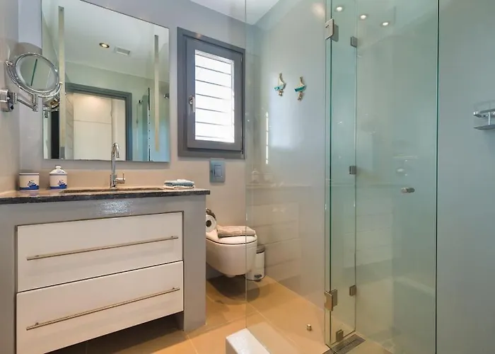 Gaia, Unique Villa, Private Pool & Tennis Court & Boules