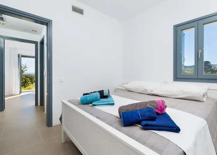 Gaia, Unique Villa, Private Pool & Tennis Court & Boules Villa *